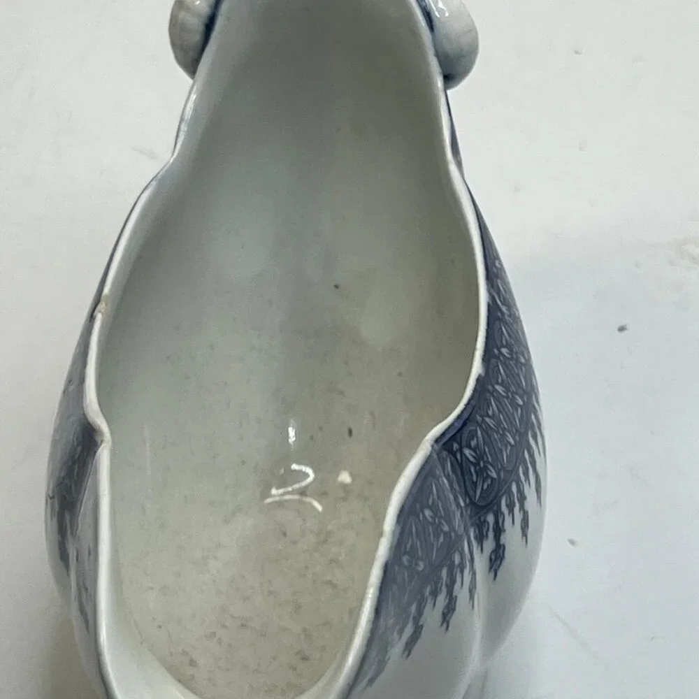 Elegant Vintage White Porcelain Gravy Boat with Blue Floral Pattern and Gold - Picture 4 of 6